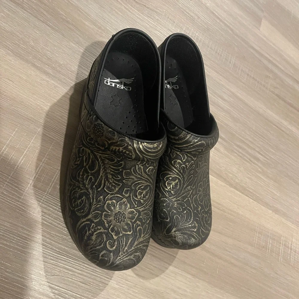 Dansko Professional Slip-On Clogs for Women - Rocker Sole and size 37 - Picture 1 of 6